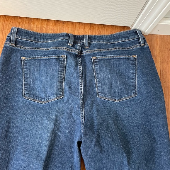 Women’s LL Bean straight jean 18 petite EUC - Picture 4 of 6